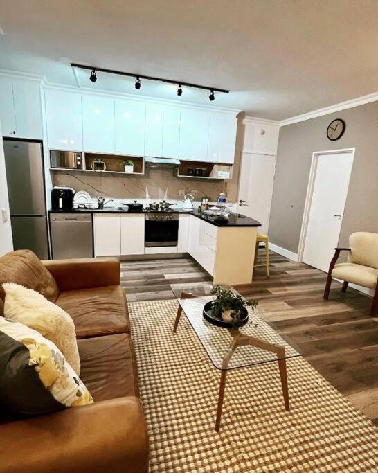 Modern, Trendy And Comfortable 2 Bedroom Apartment In ケープタウン エクステリア 写真