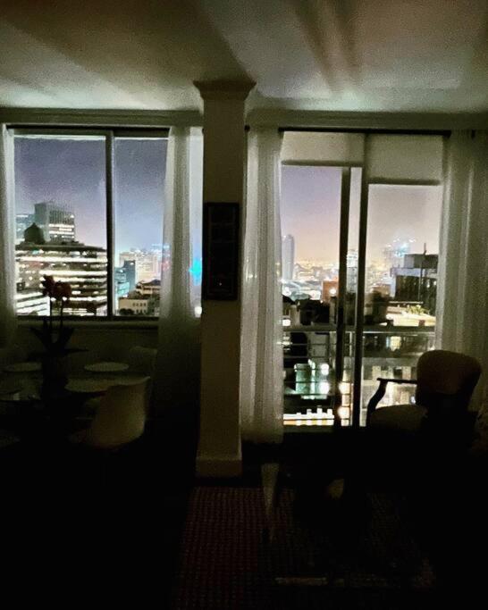 Modern, Trendy And Comfortable 2 Bedroom Apartment In ケープタウン エクステリア 写真
