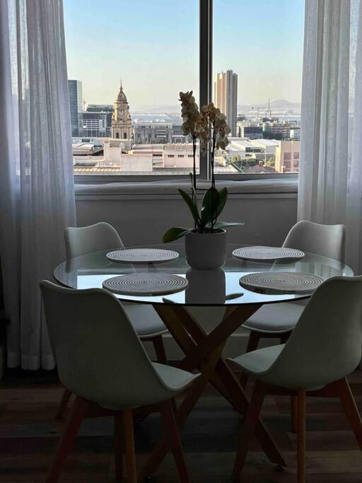 Modern, Trendy And Comfortable 2 Bedroom Apartment In ケープタウン エクステリア 写真