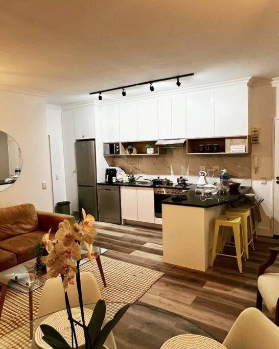 Modern, Trendy And Comfortable 2 Bedroom Apartment In ケープタウン エクステリア 写真