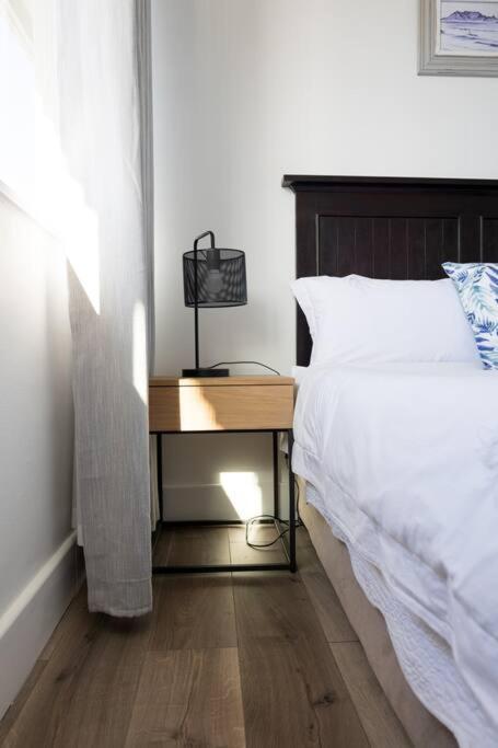 Modern, Trendy And Comfortable 2 Bedroom Apartment In ケープタウン エクステリア 写真