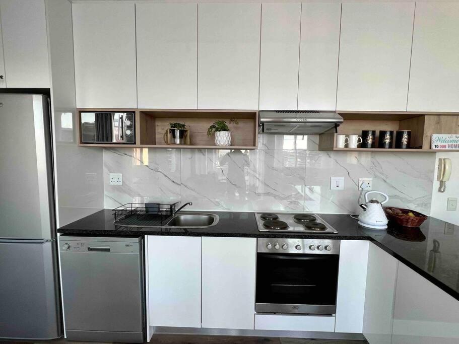 Modern, Trendy And Comfortable 2 Bedroom Apartment In ケープタウン エクステリア 写真