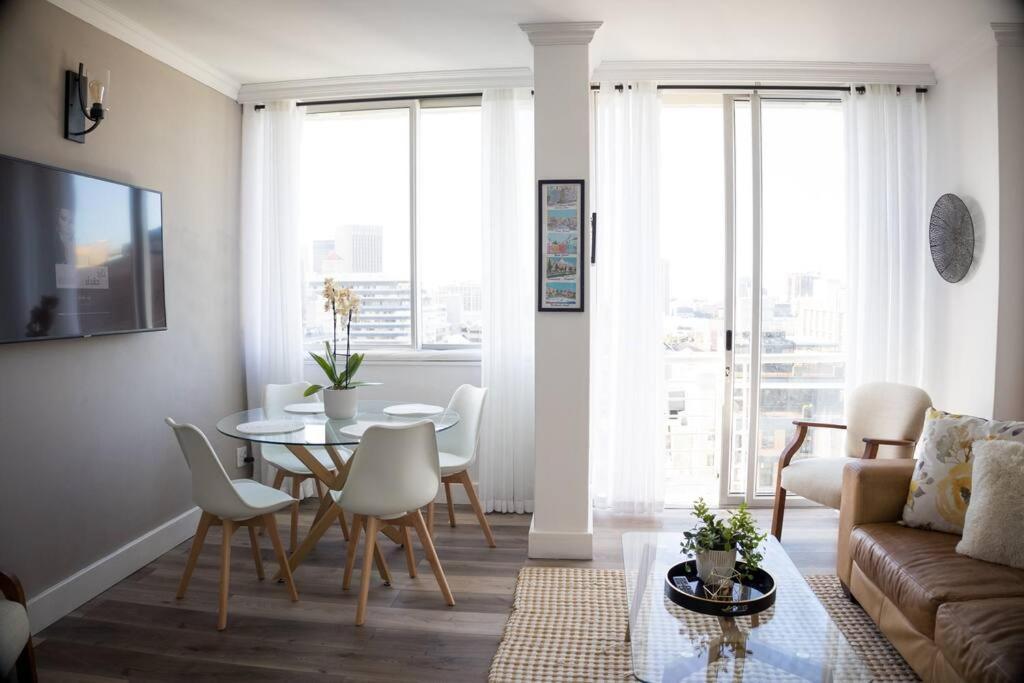 Modern, Trendy And Comfortable 2 Bedroom Apartment In ケープタウン エクステリア 写真