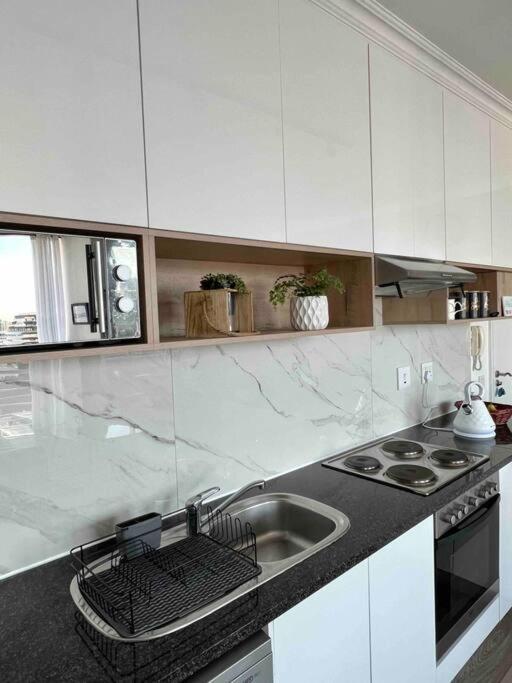 Modern, Trendy And Comfortable 2 Bedroom Apartment In ケープタウン エクステリア 写真