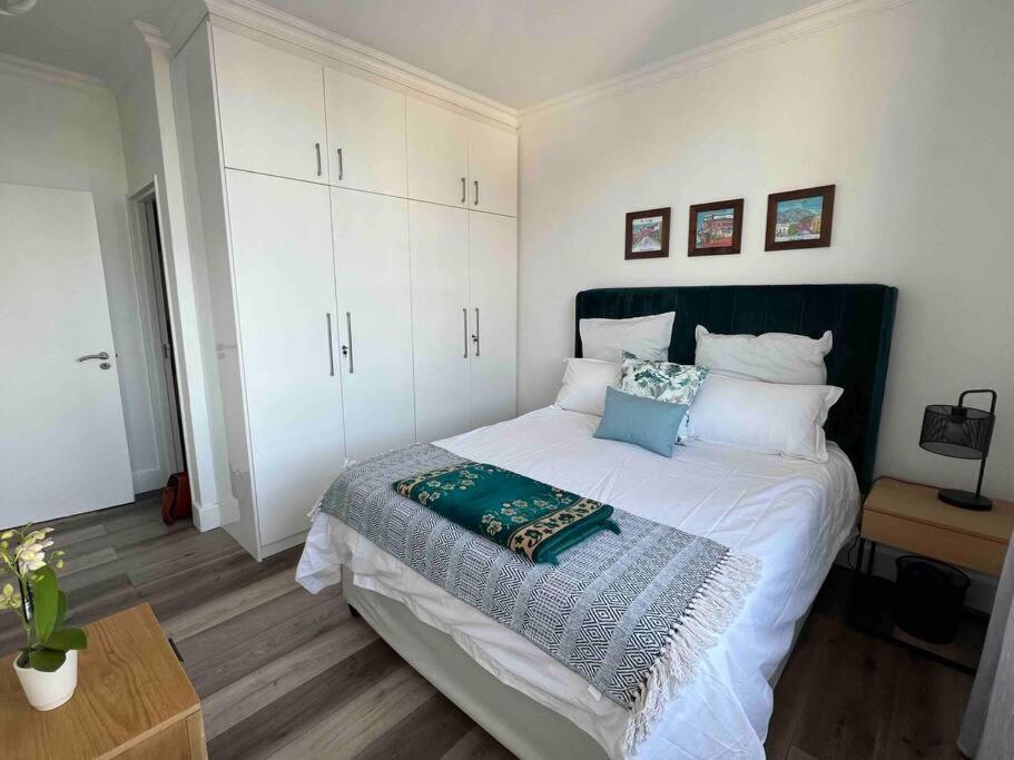 Modern, Trendy And Comfortable 2 Bedroom Apartment In ケープタウン エクステリア 写真