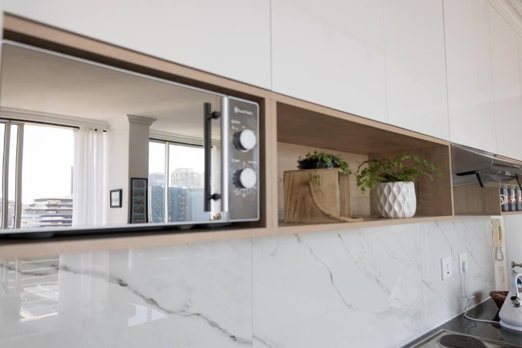 Modern, Trendy And Comfortable 2 Bedroom Apartment In ケープタウン エクステリア 写真