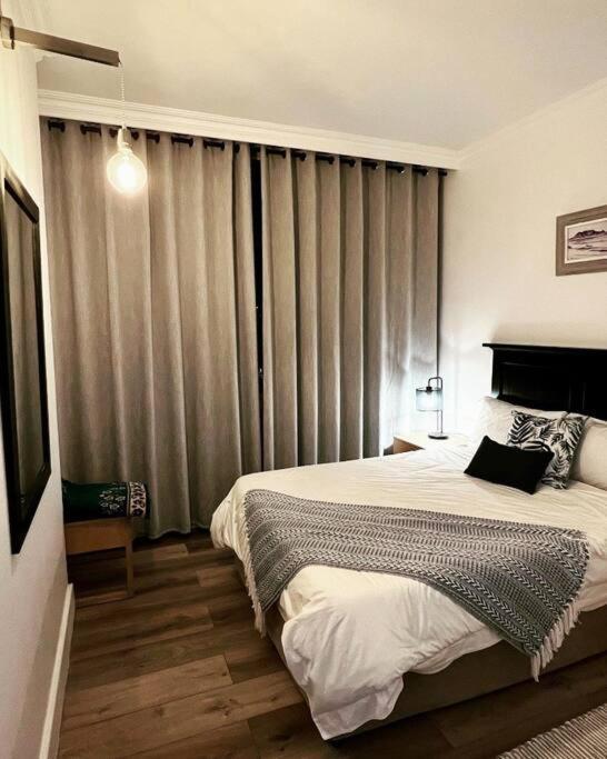 Modern, Trendy And Comfortable 2 Bedroom Apartment In ケープタウン エクステリア 写真