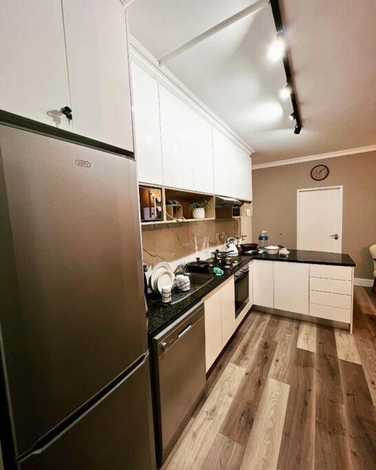 Modern, Trendy And Comfortable 2 Bedroom Apartment In ケープタウン エクステリア 写真